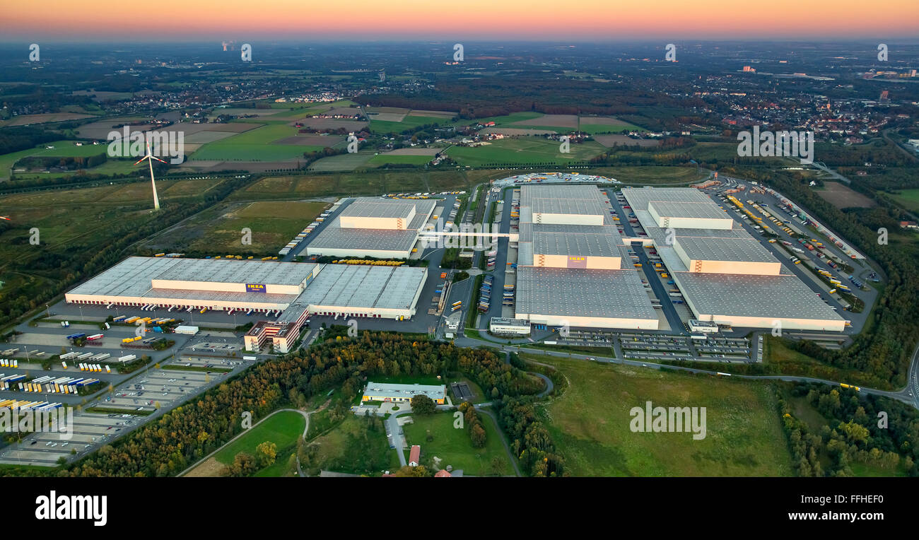Vue aérienne, IKEA logistics center Dortmund Ellingshausen, meubles magasins discount, entrepôt, logistique, Crépuscule, camions, Banque D'Images