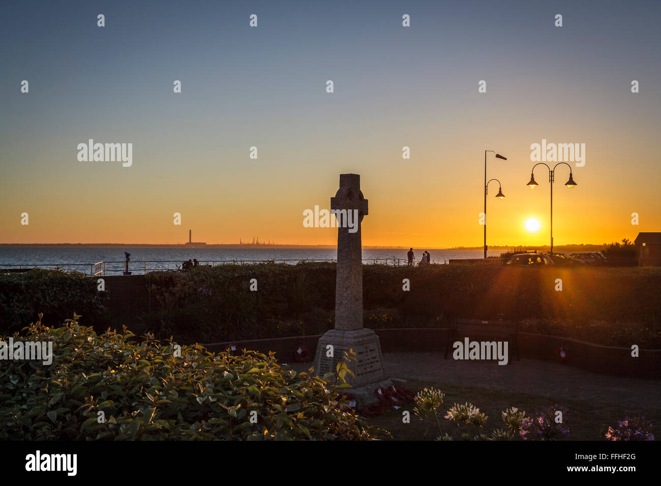 Commission des sépultures de guerre du Commonwealth's Lee-on-Solent Memorial au coucher du soleil. Banque D'Images