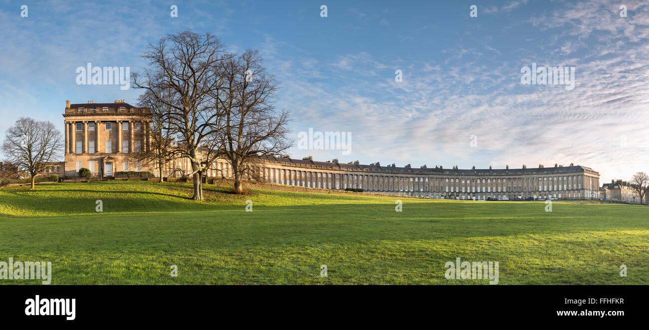 Le Royal Crescent Bath en hiver avec du soleil tôt le matin Banque D'Images