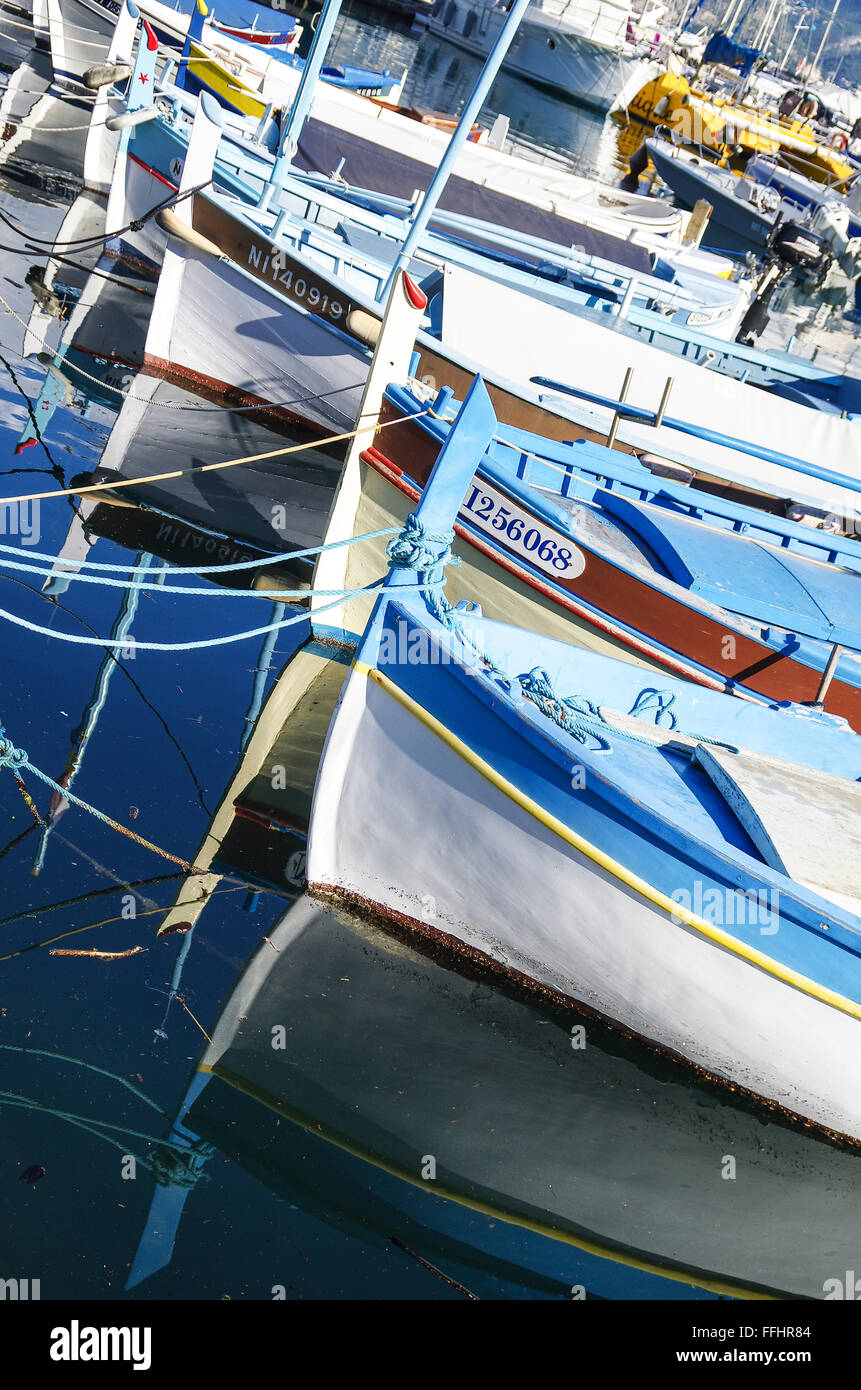 Bateaux alignés, Saint Jean Cap Ferrat, pittoresque village de pêcheurs , Alpes Maritimes, Provence Alpes Cote d'Azur, France, Europe Banque D'Images