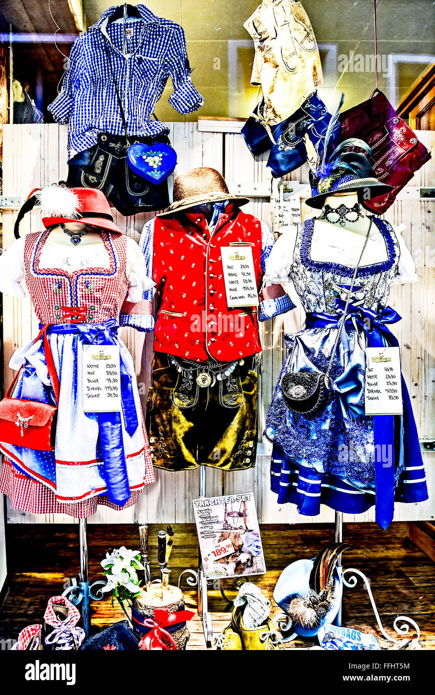 Vêtements bavarois sur l'affichage, la Bayerische tracht im Schaufenster Banque D'Images