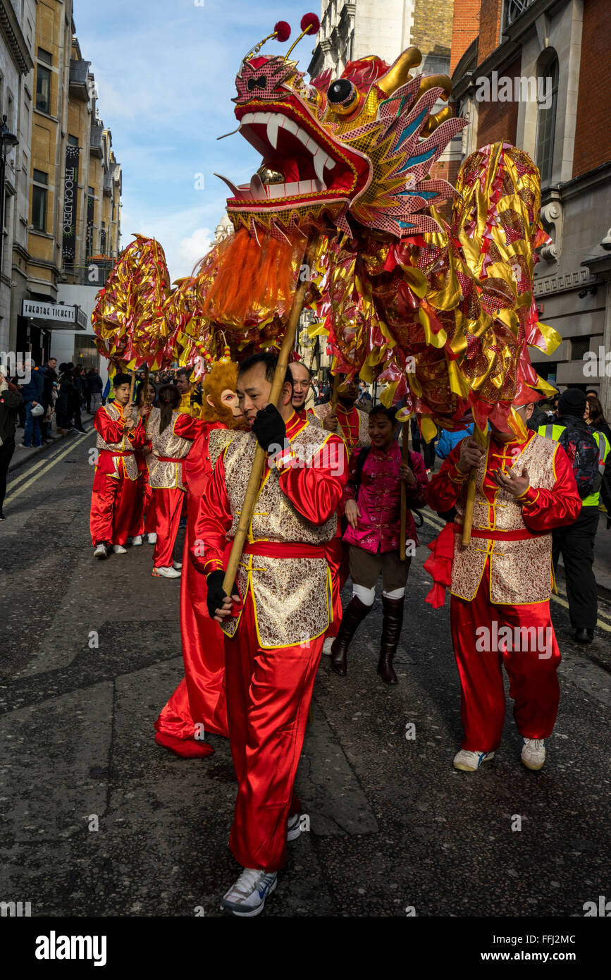 Londres, Royaume-Uni. 14 Février, 2016. Les célébrations du Nouvel An chinois, Londres, UK CHINATOWN L'ANNÉE DU SINGE 2016 Credit : PATRICK ANTHONISZ/Alamy Live News Banque D'Images