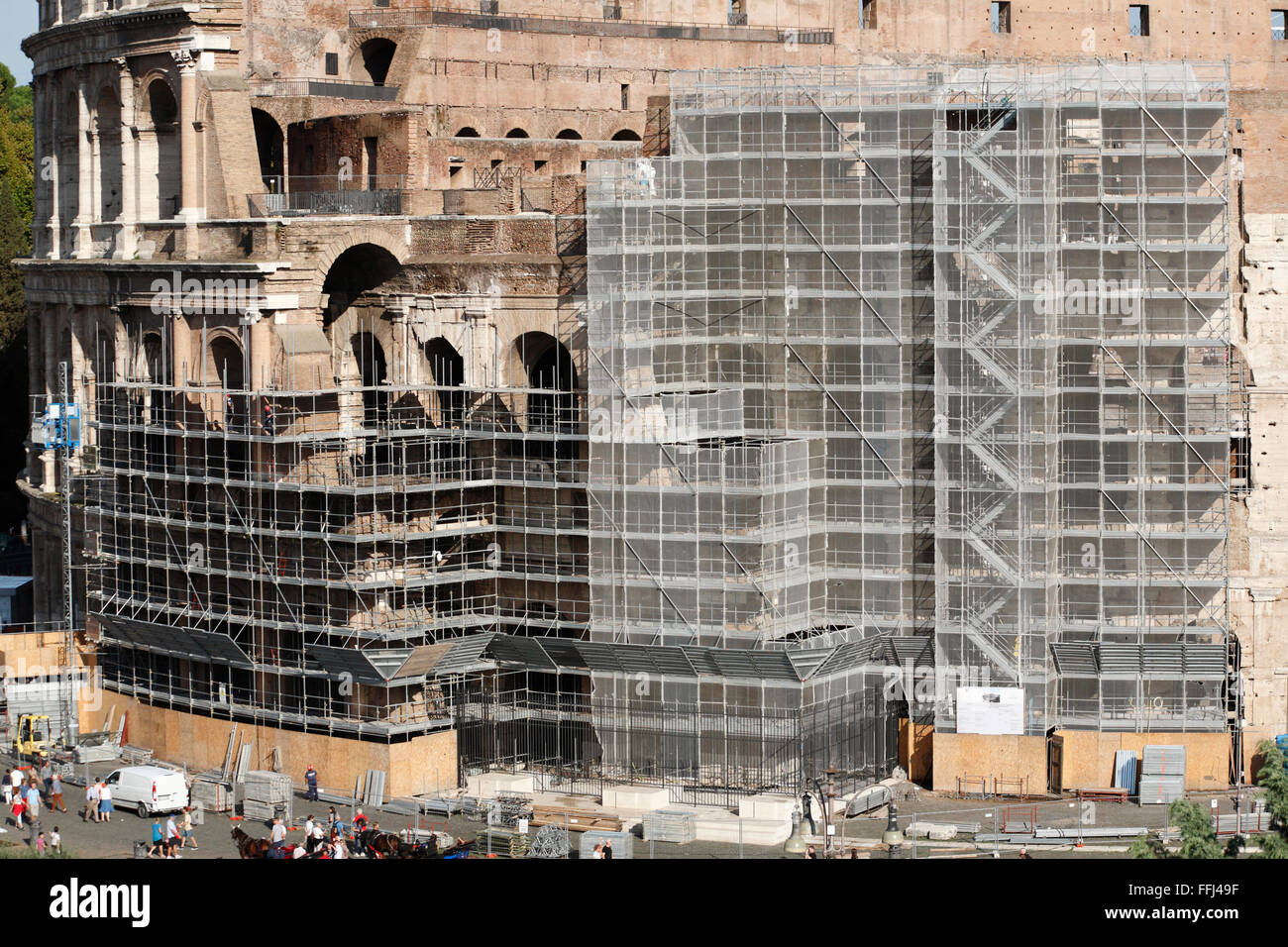 Le colisée ou amphithéâtre Flavien ou Colisée à Rome, Italie ; (Latin : Amphitheatrum Flavium) ; Anfiteatro Flavio ou Colosseo Banque D'Images