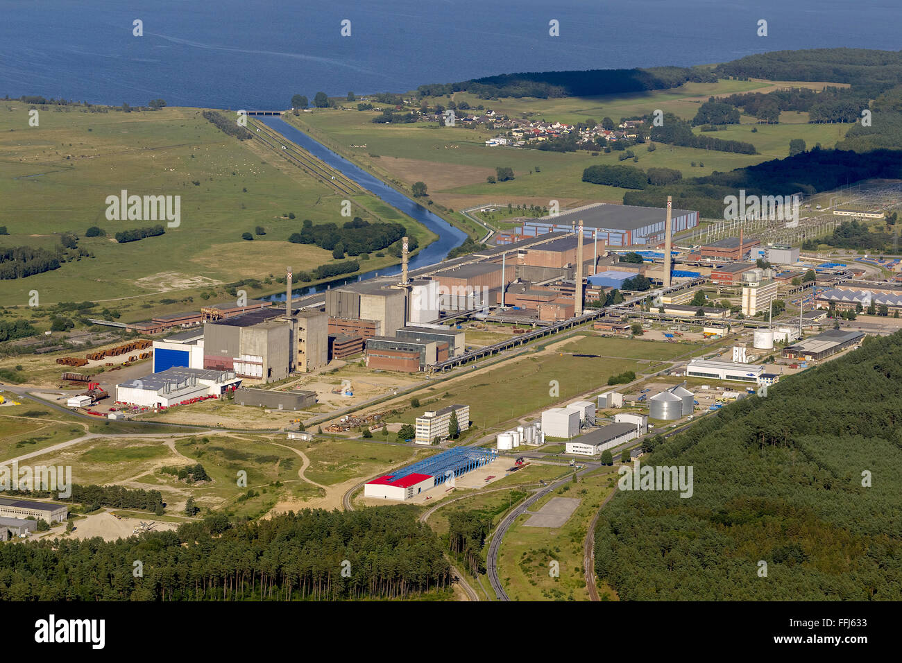 Vue aérienne, bâtiment réacteur nucléaire de l'ancienne centrale nucléaire, Lubmin Lubmin, Greifswald, Mecklenburg-Vorpommern, Banque D'Images Vue aérienne, bâtiment réacteur nucléaire de l'ancienne centrale nucléaire, Lubmin Lubmin, Greifswald, Mecklenburg-Vorpommern, Banque D'Images