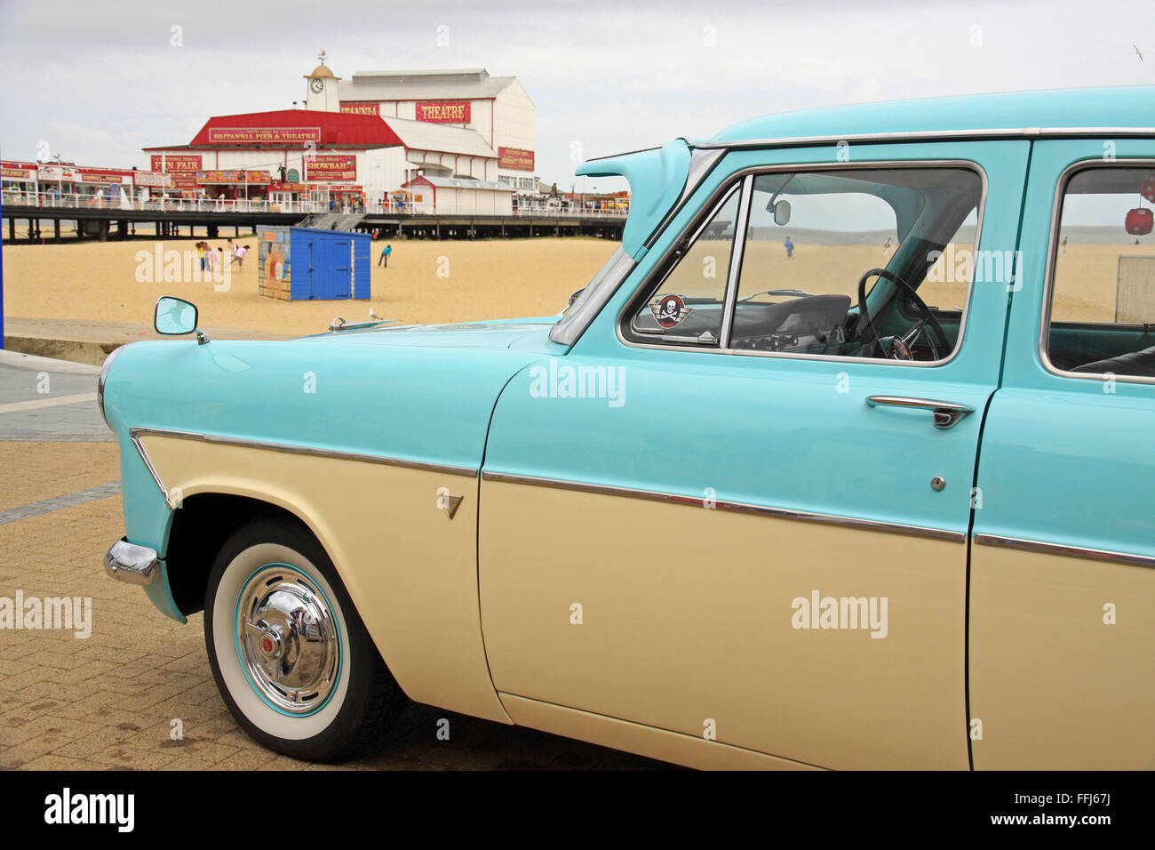 Ford Zodiac location sur la plage de Great Yarmouth Norfolk Angleterre Banque D'Images