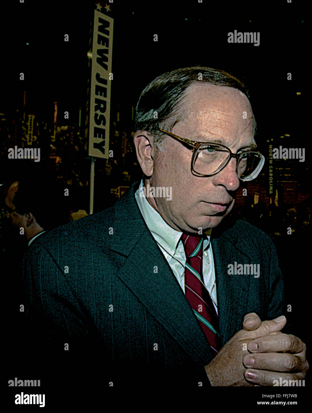 New York, NY, USA, 14 juillet 1992, le sénateur Sam Nunn (D-GA) à la Convention nationale de nomination démocratique dans le Madison Square Garden. Nunn a servi pendant 24 ans comme un sénateur des Etats-Unis à partir de la Géorgie (1972 à 1997) en tant que membre du Parti démocratique. Son expérience politique et d'identification dans la défense nationale aurait été mis en examen comme un potentiel colistier pour les candidats à l'élection présidentielle démocratique John Kerry (2004) et Barack Obama (2008). Credit : Mark Reinstein Banque D'Images
