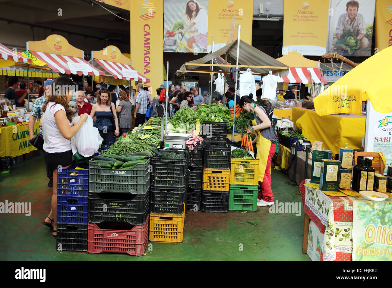 Le Mercato di Campagna Amica à Rome est populaire pour ses produits frais locaux. Banque D'Images