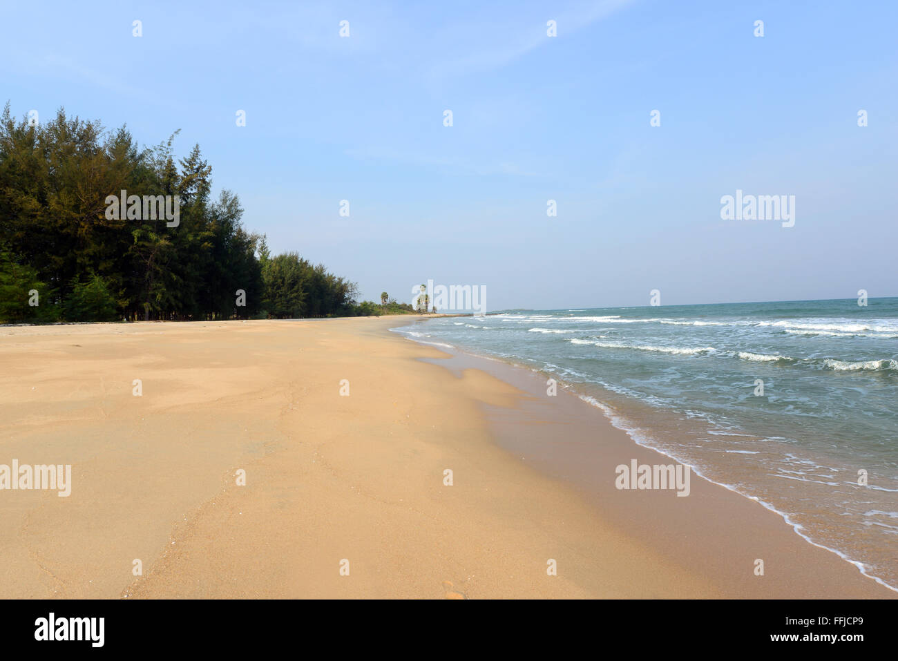 Une belle et longue plage de Ban Krut, Thaïlande. Banque D'Images