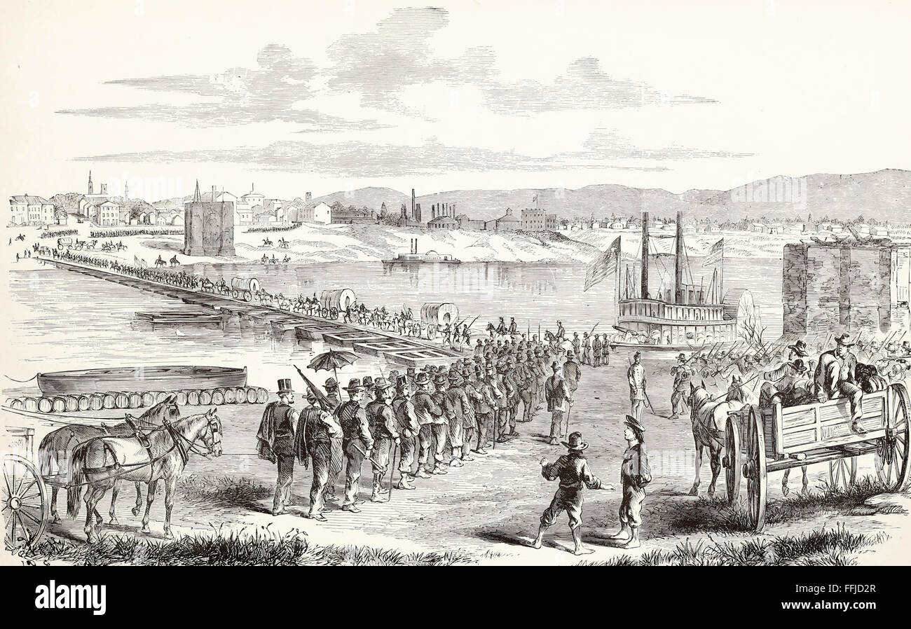 Les bénévoles fédéraux de passage à Cincinnati Covington sur un pont de bateaux de charbon, construit pour l'occasion, sur leur façon de se défendre de Kentucky les Confédérés sous Général Kirby Smith, Septembre 5th, 1862 - Guerre civile USA Banque D'Images