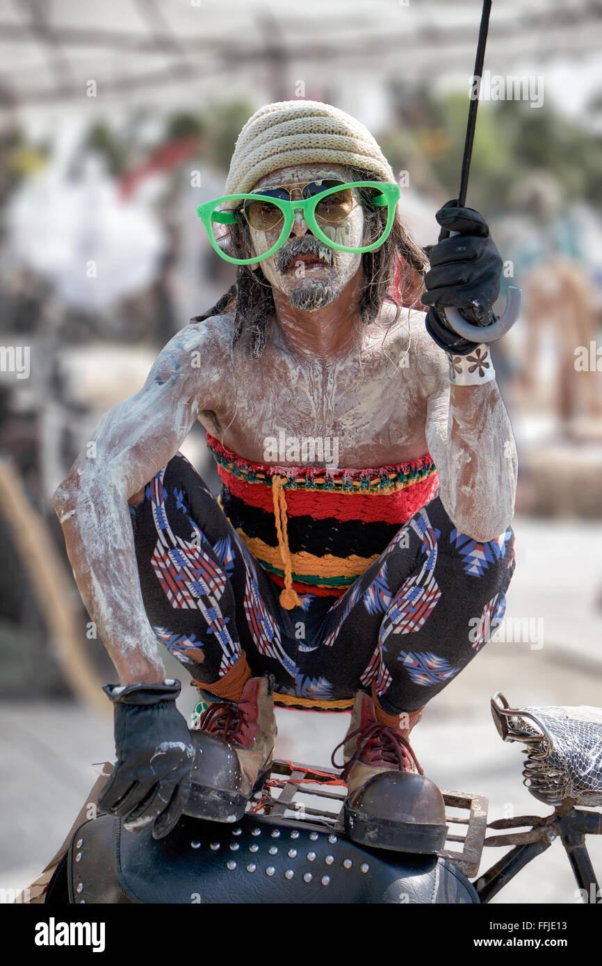 La poudre blanche a peint l'homme thaïlandais au festival Burapa Biker Pattaya Thaïlande S. E. Asia 2016 Banque D'Images