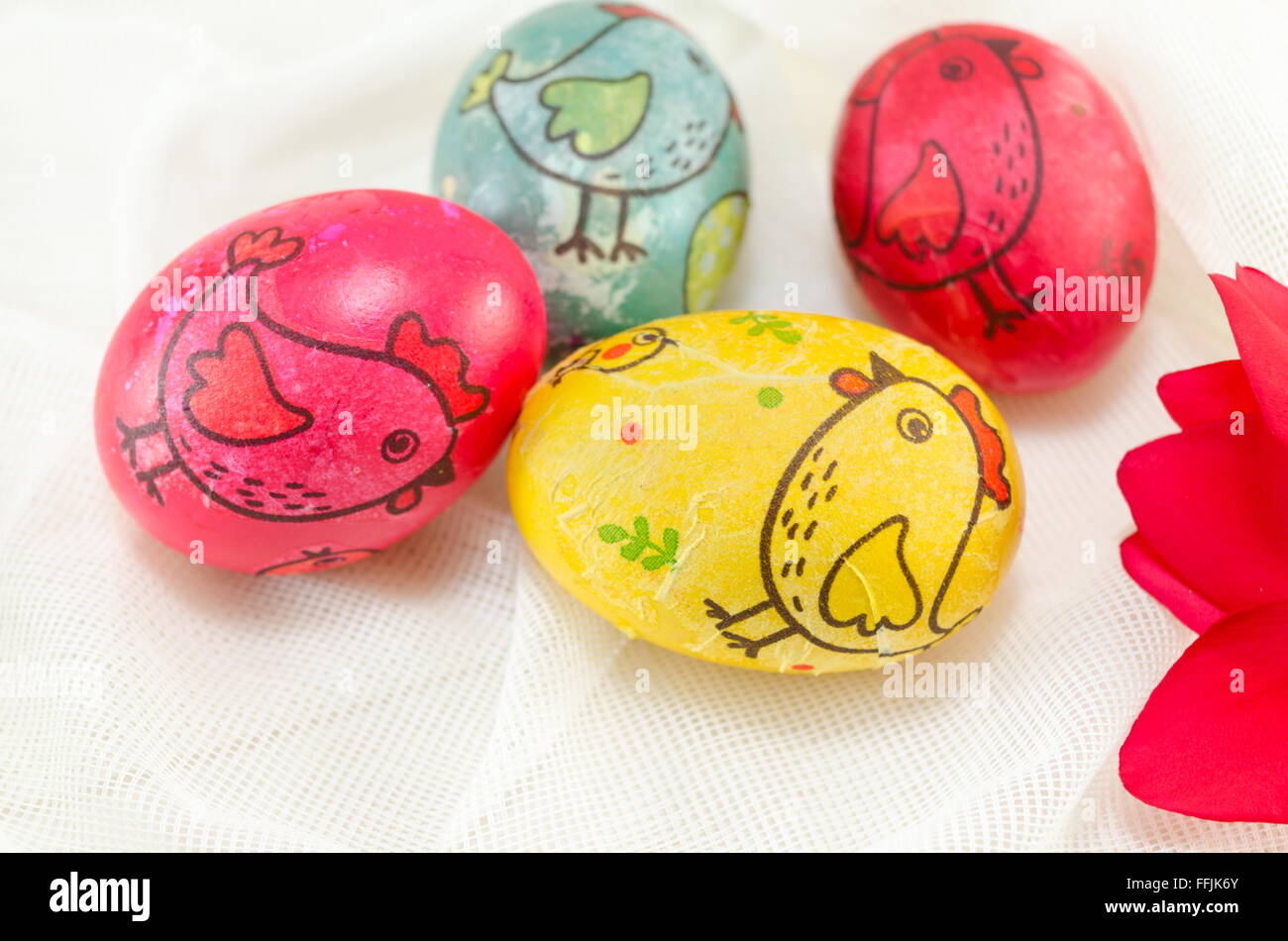 Bande de décoration découpage les oeufs de Pâques colorés Banque D'Images