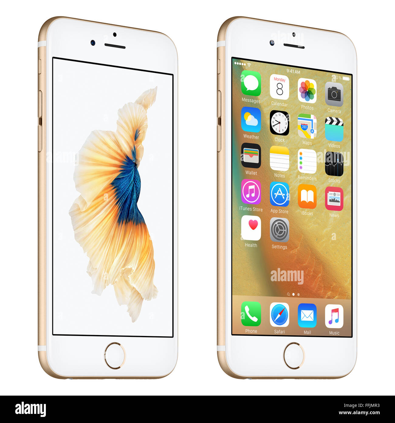 Varna, Bulgarie - 24 octobre 2015 : Gold Apple iPhone 6S en rotation à un léger angle bas en haut afficher avec iOS 9 Banque D'Images