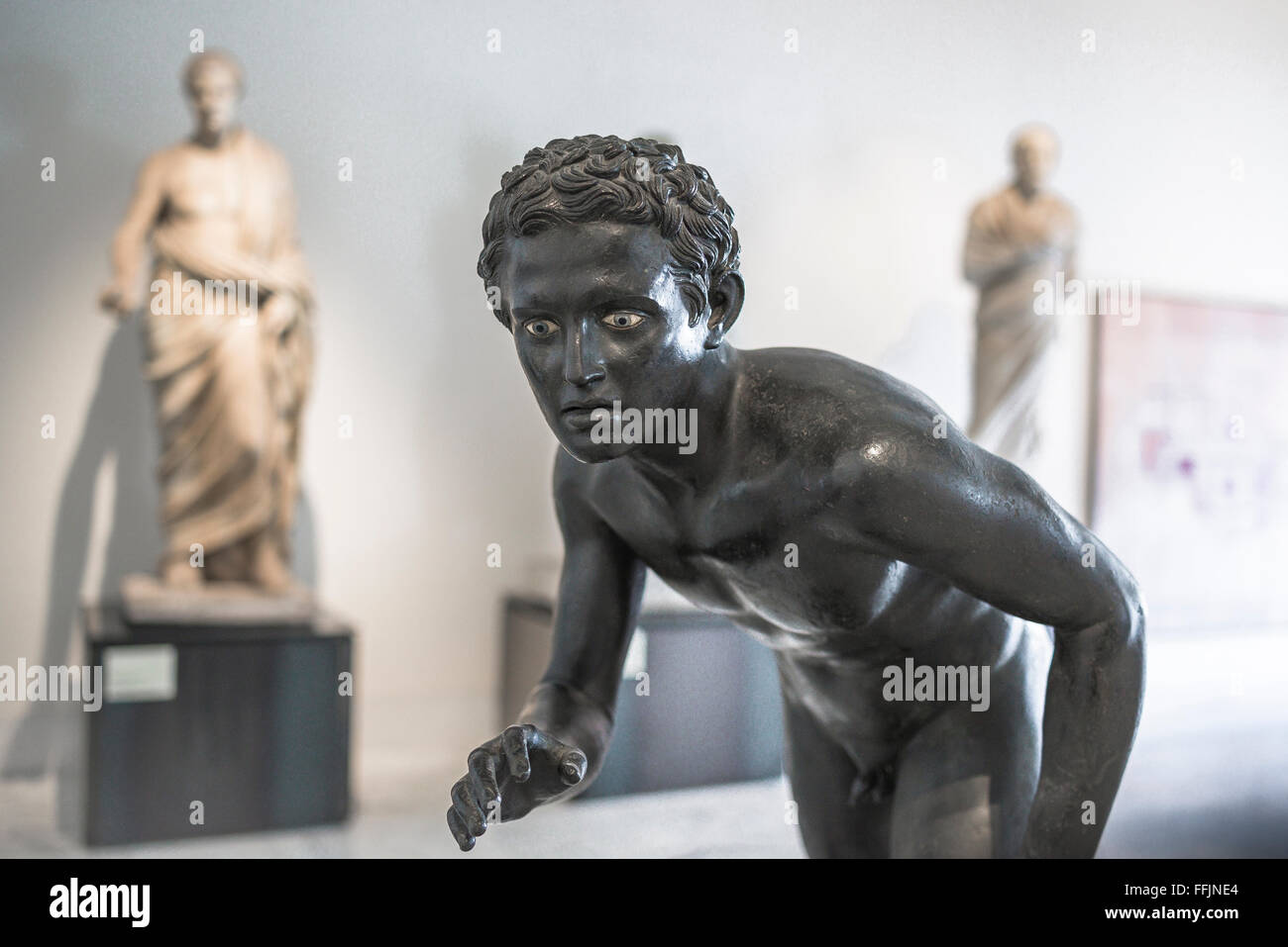 Musée Archéologique de Naples, une statue d'un athlète dans le Museo Archeologico Nazionale de Naples, Italie. Banque D'Images