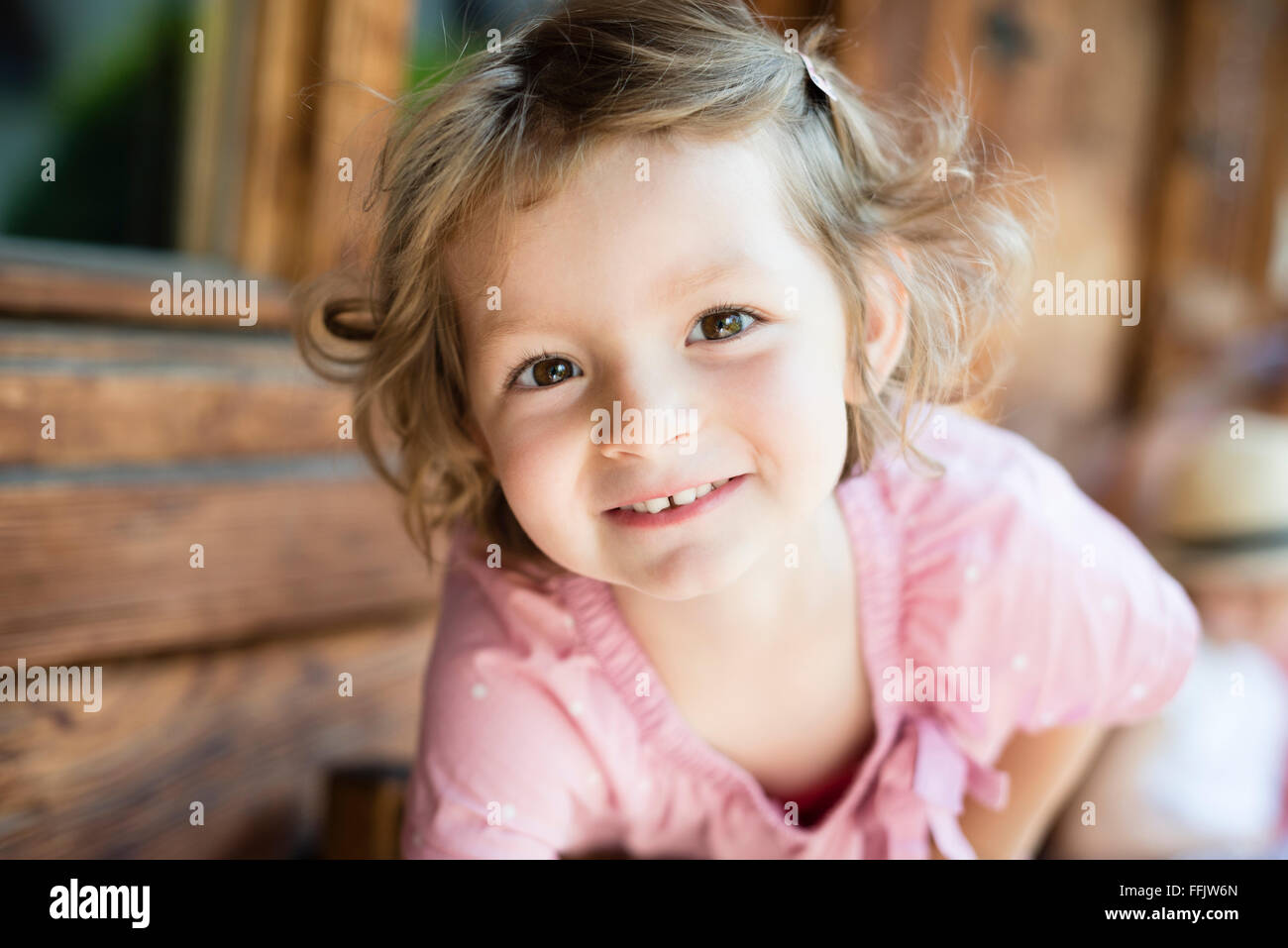 Fille Aux Yeux Bruns Banque D Image Et Photos Alamy Fille Aux Yeux Bruns Banque D Image Et Photos Alamy