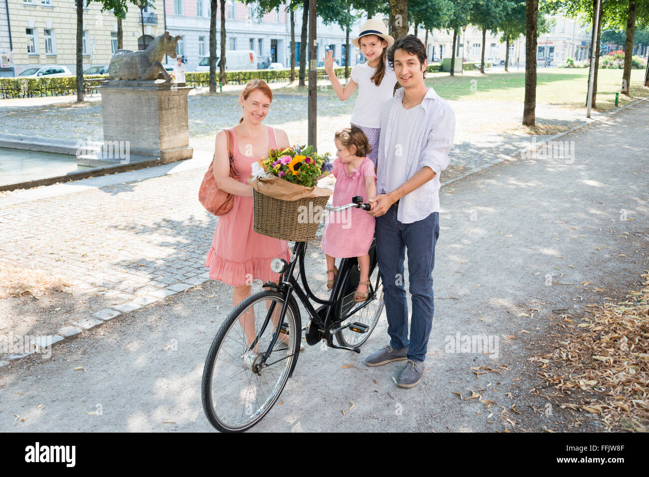 Famille avec deux enfants et location Banque D'Images