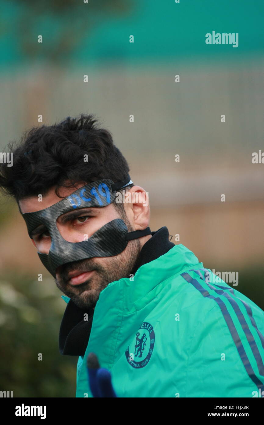 Diego Costa joue 'Zorro' comme le train de l'équipe de football de Chelsea Banque D'Images