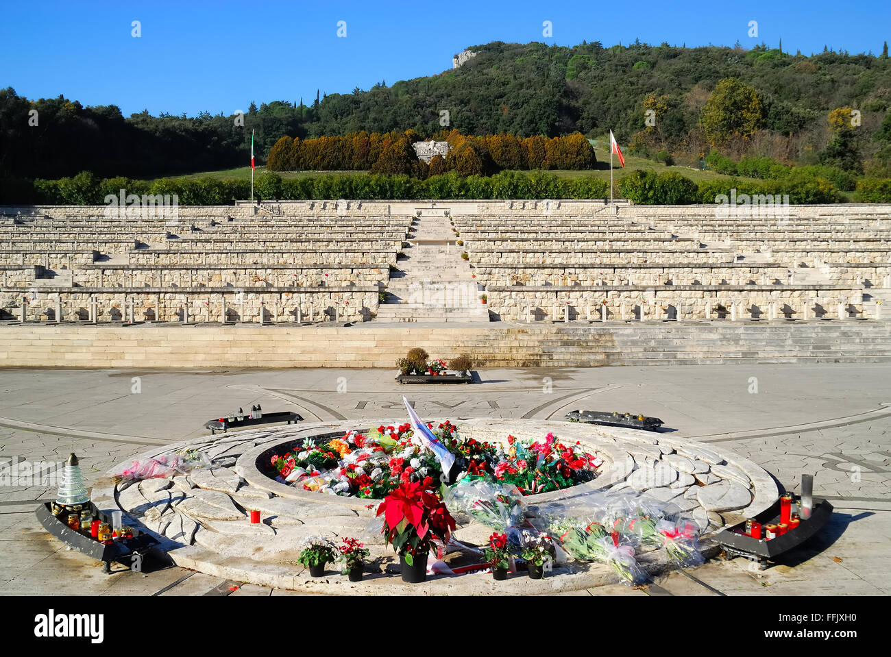 La DEUXIÈME GUERRE MONDIALE. Cimetière de guerre polonais de Cassino. Les 1 051 soldats polonais qui sont tombés dans la bataille de Montecassino durant la Seconde Guerre mondiale y sont enterrés. Banque D'Images