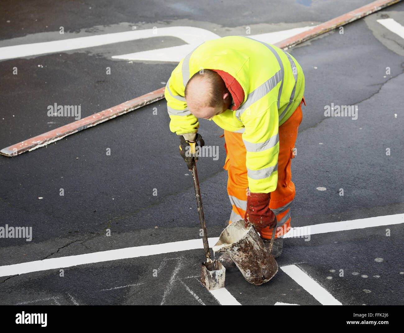 Signalisation de l'entrepreneur dans un parking public. Banque D'Images