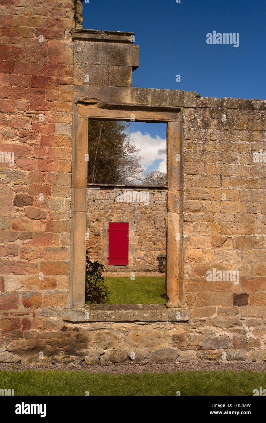 Vieille fenêtre espace, Belsay Château, dans le Northumberland. Banque D'Images