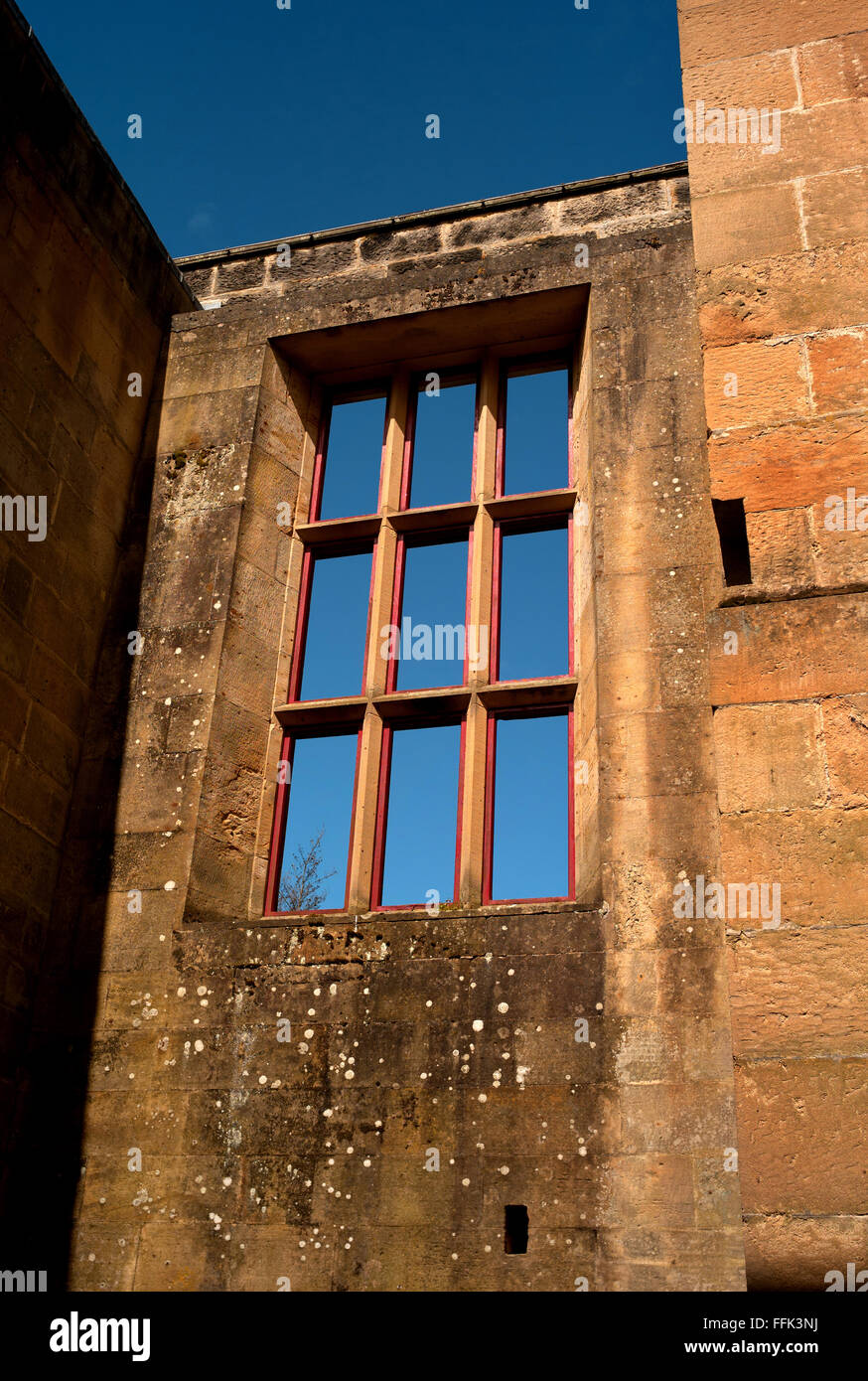 Vieille fenêtre espace, Belsay Château, dans le Northumberland. Banque D'Images