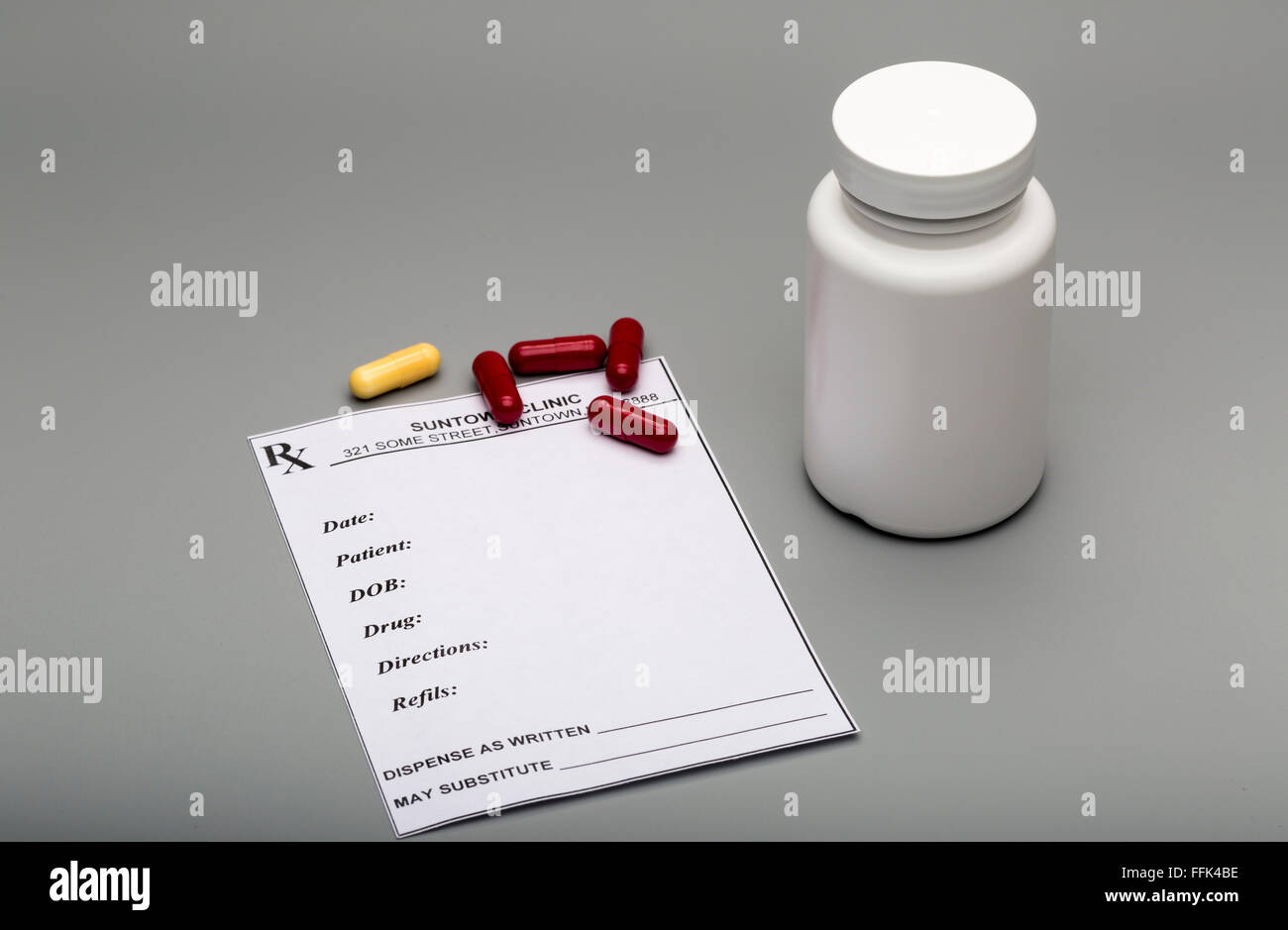 Bouteille de pilules et gélules d'ordonnance Banque D'Images