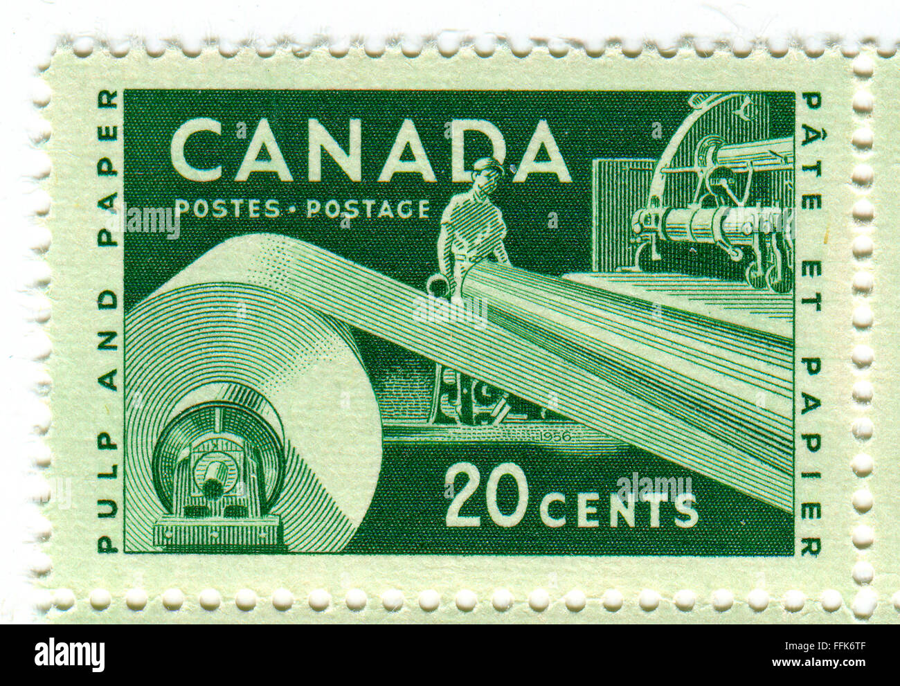 Un timbre imprimé au Canada montre l'image de l'industrie du papier au Canada, vers 1960. Banque D'Images