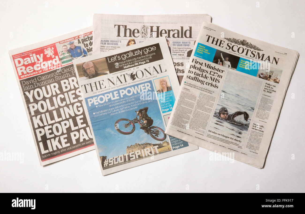 Une sélection de certains des journaux écossais,y compris l'Ecossais, le Daily Record, le Herald et le National Banque D'Images