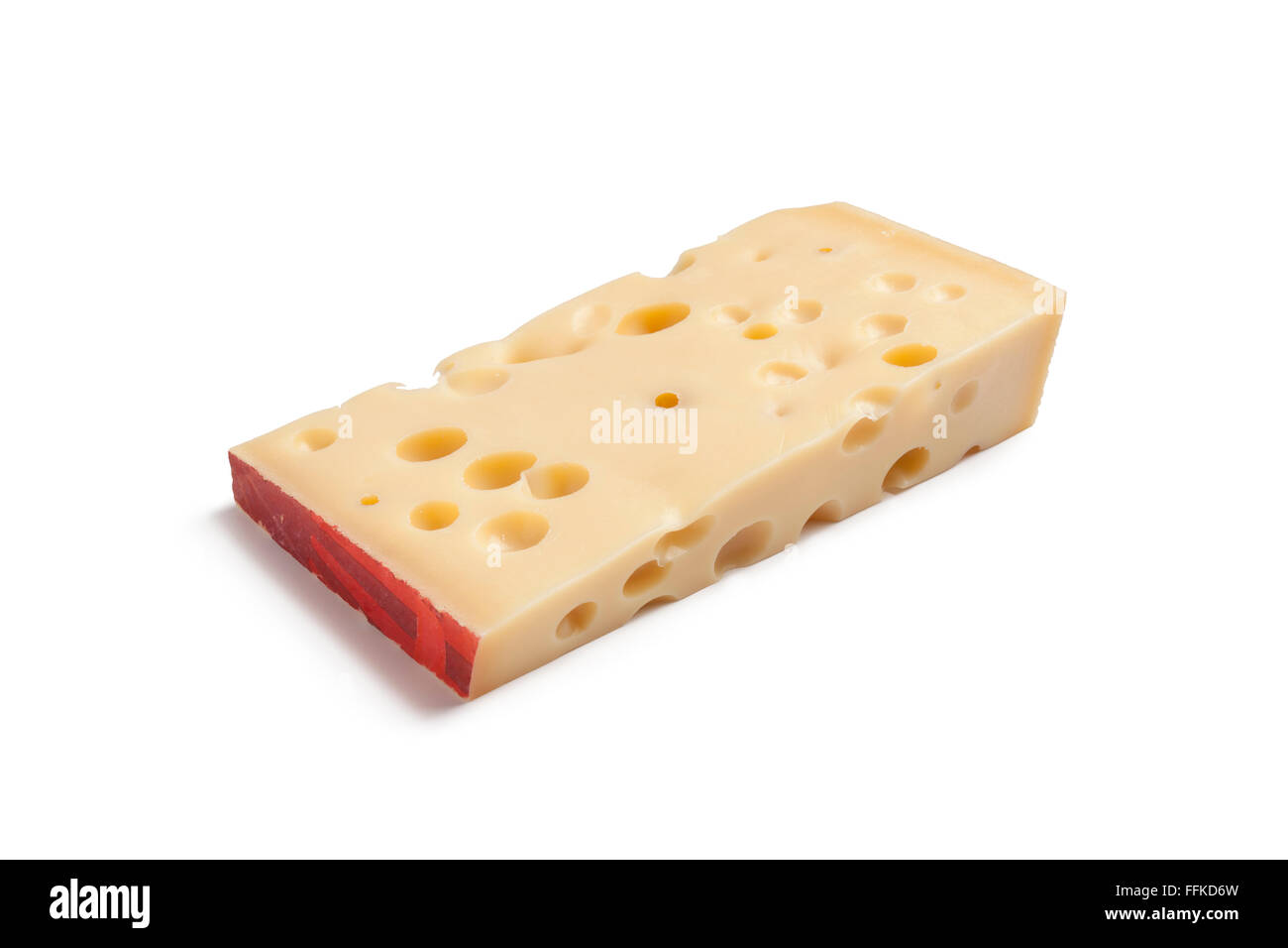 Morceau de fromage emmental suisse sur fond blanc Banque D'Images