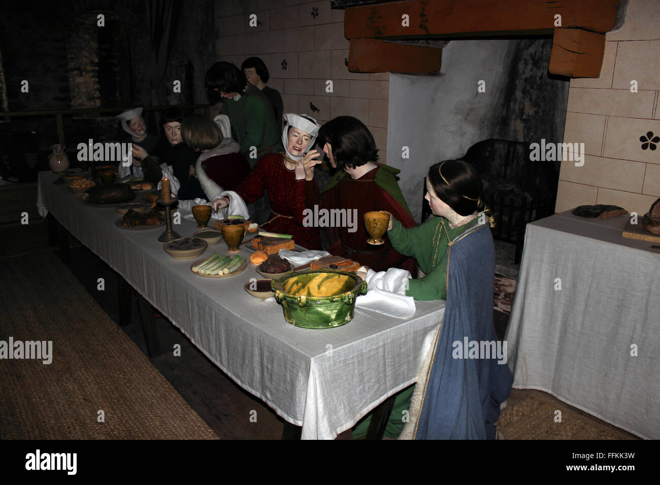 Attraction touristique d'un banquet médiéval est organisé par Guillaume de Valence dans le milieu 13e siècle. Château de Pembroke Banque D'Images