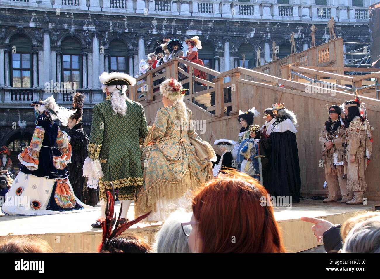 Concours du meilleur costume au Carnaval 2016, la Place Saint-Marc, San Marco, Venise, Vénétie, Italie, Mer Adriatique, de l'Europe Banque D'Images