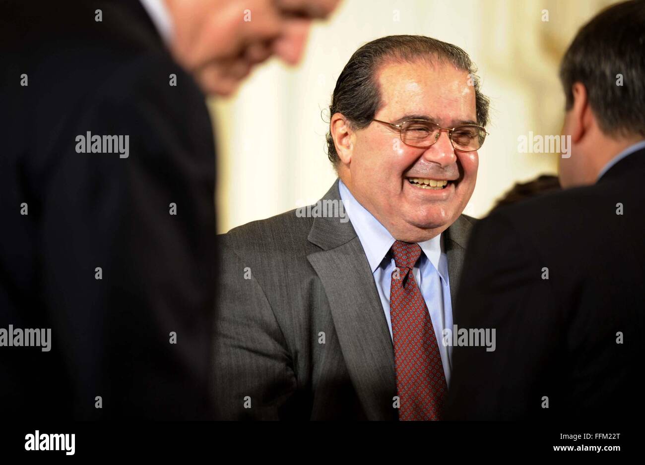 13 février 2016 -(Photo) - de la Cour suprême Antonin Scalia est décédé à l'âge de 79 ans. Sur la photo : 19 juin 2008 - Washington, DC, États-Unis - la Cour suprême des États-Unis juge Justice Associé GREGORY Antonin Scalia assiste à la médaille présidentielle de la liberté Cérémonie de remise des prix dans l'East Room de la Maison Blanche. © Christy Bowe/GLOBE Photos/ZUMA/Alamy Fil Live News Banque D'Images