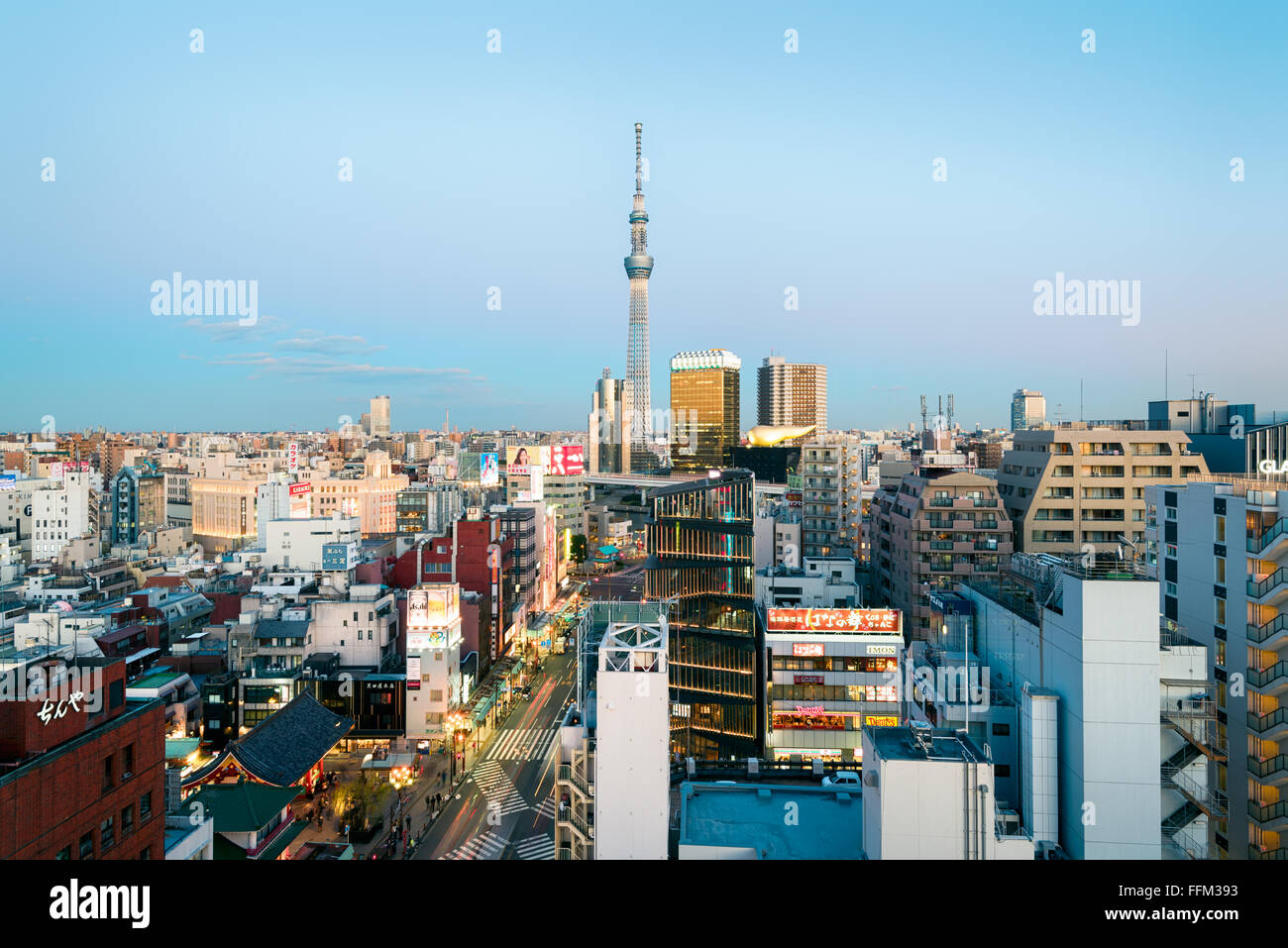 Tokyo, Japon - 19 janvier 2016 Eyriel ; : vue d'Asakusa à Tokyo district. Skytree,Kaminarimon Asakusa Antiq Culture Banque D'Images