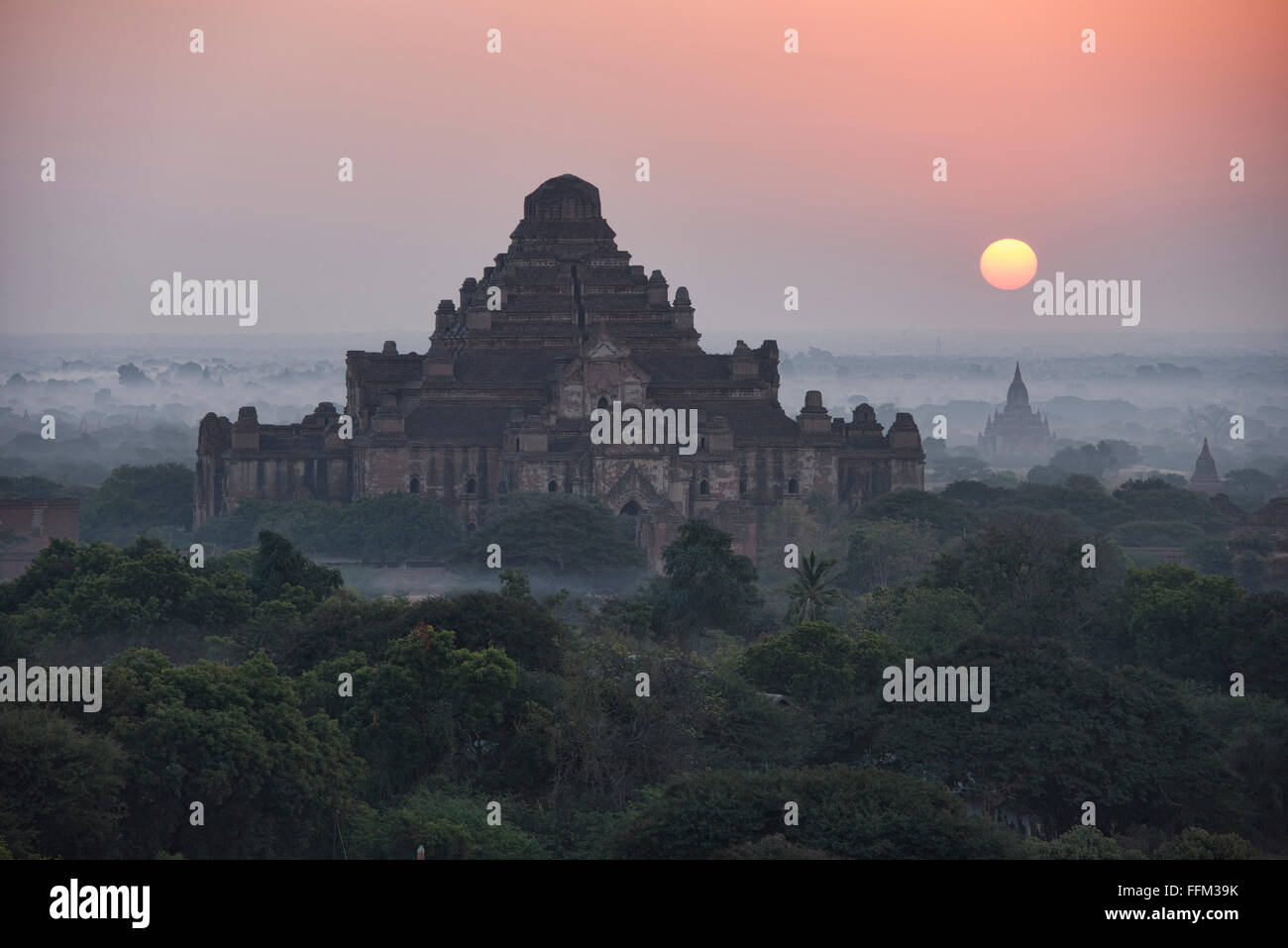 Coucher de soleil sur le temple Dhammayangyi, Bagan, Myanmar Banque D'Images