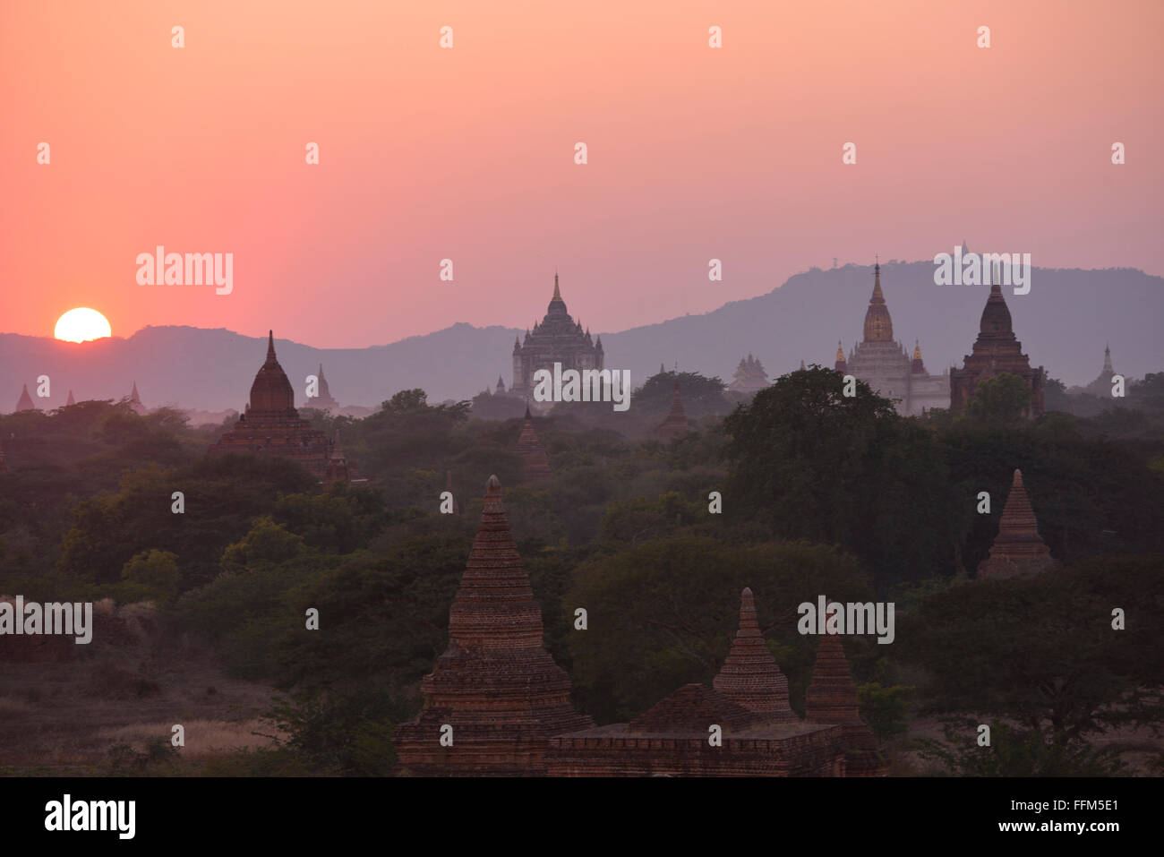 Coucher du soleil sur les temples de Bagan, Myanmar Banque D'Images