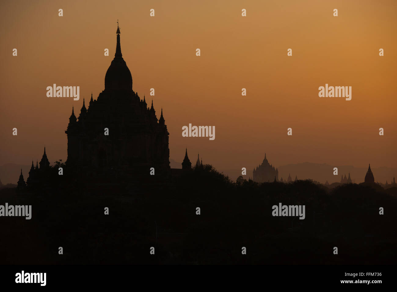 Les temples de Bagan, Myanmar, au coucher du soleil Banque D'Images