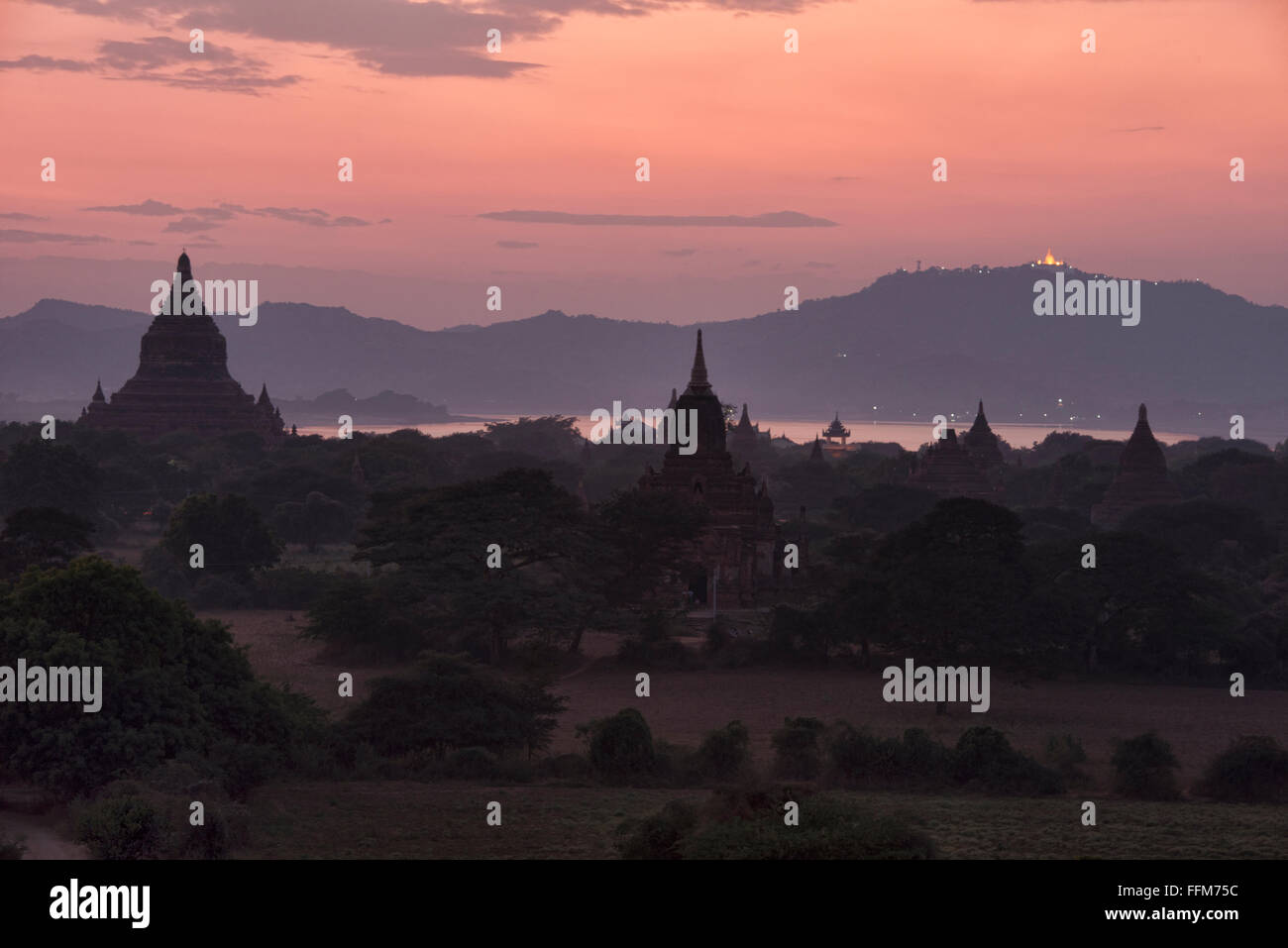 Coucher du soleil sur les temples de Bagan, Myanmar Banque D'Images