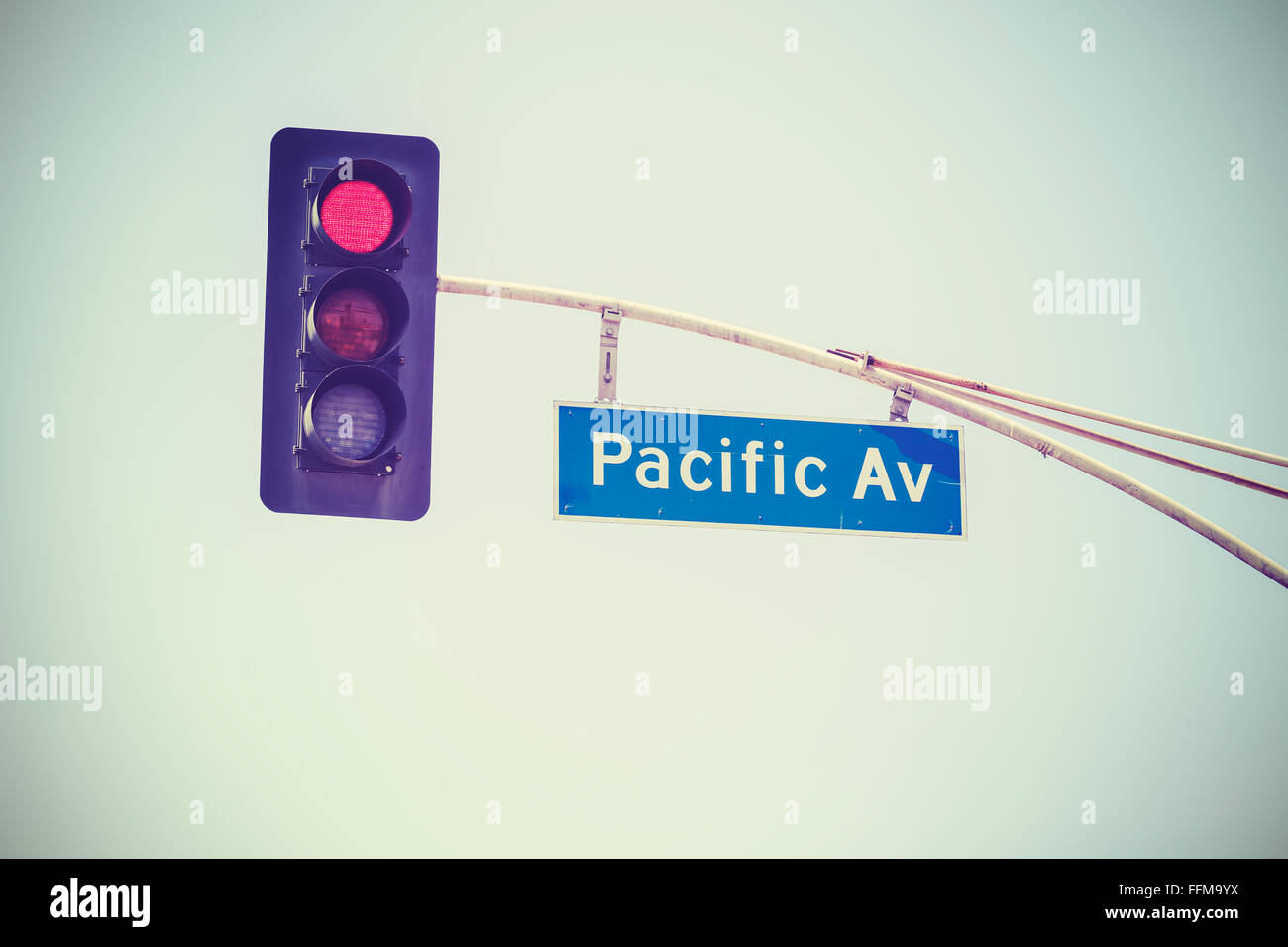 Les feux de circulation et stylisé rétro Av Pacific street sign, USA. Banque D'Images