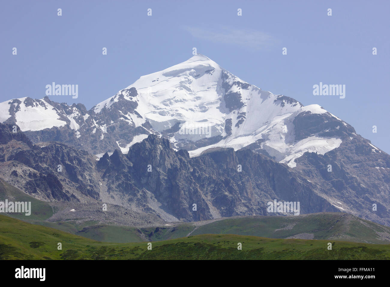 Tetnuldi, vu de la passe d Adishi et Zhabeshi Mestia-Ushguli (Mulakhi),-Trek, Upper Svaneti, Géorgie Banque D'Images