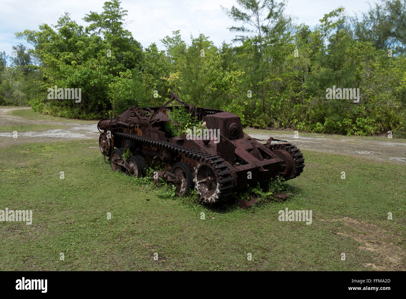 Réservoir japonais, ancien véhicule militaire dans la jungle. Bataille de Peleliu (Palaos) se sont battus entre les États-Unis et le Japon dans la Seconde Guerre mondiale en 1944 Banque D'Images