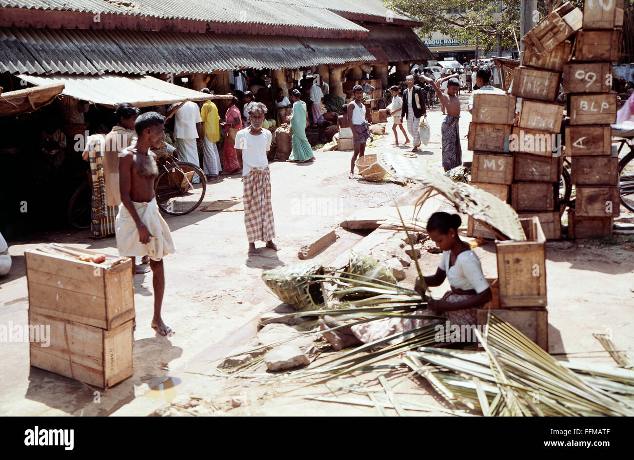 Géographie / voyage, Sri Lanka, Colombo, marchés, femme basket, années 1970, droits supplémentaires-Clearences-non disponible Banque D'Images