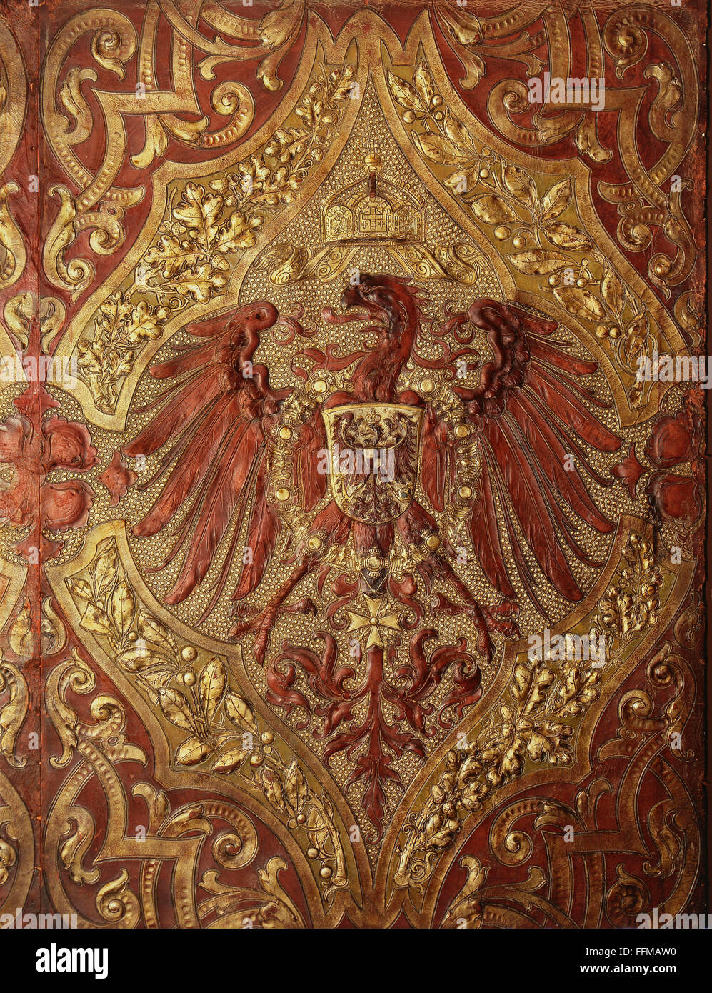 heraldry, armoiries, papier peint aigle pour le Reichstag à Berlin, après la conception de Paul Wallot (1841 - 1912), cuir, gaufrage aveugle, gaufrage or, fabriqué par Georg Hulbe, Hambourg, 1890, droits additionnels-Clearences-non disponible Banque D'Images