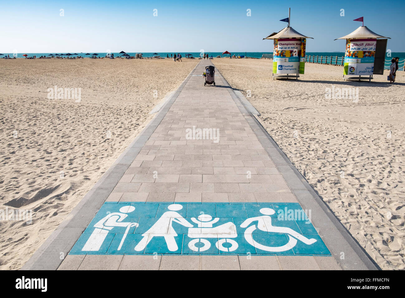 Mobilité rampe d'accès sur la plage à Dubaï Émirats Arabes Unis Banque D'Images