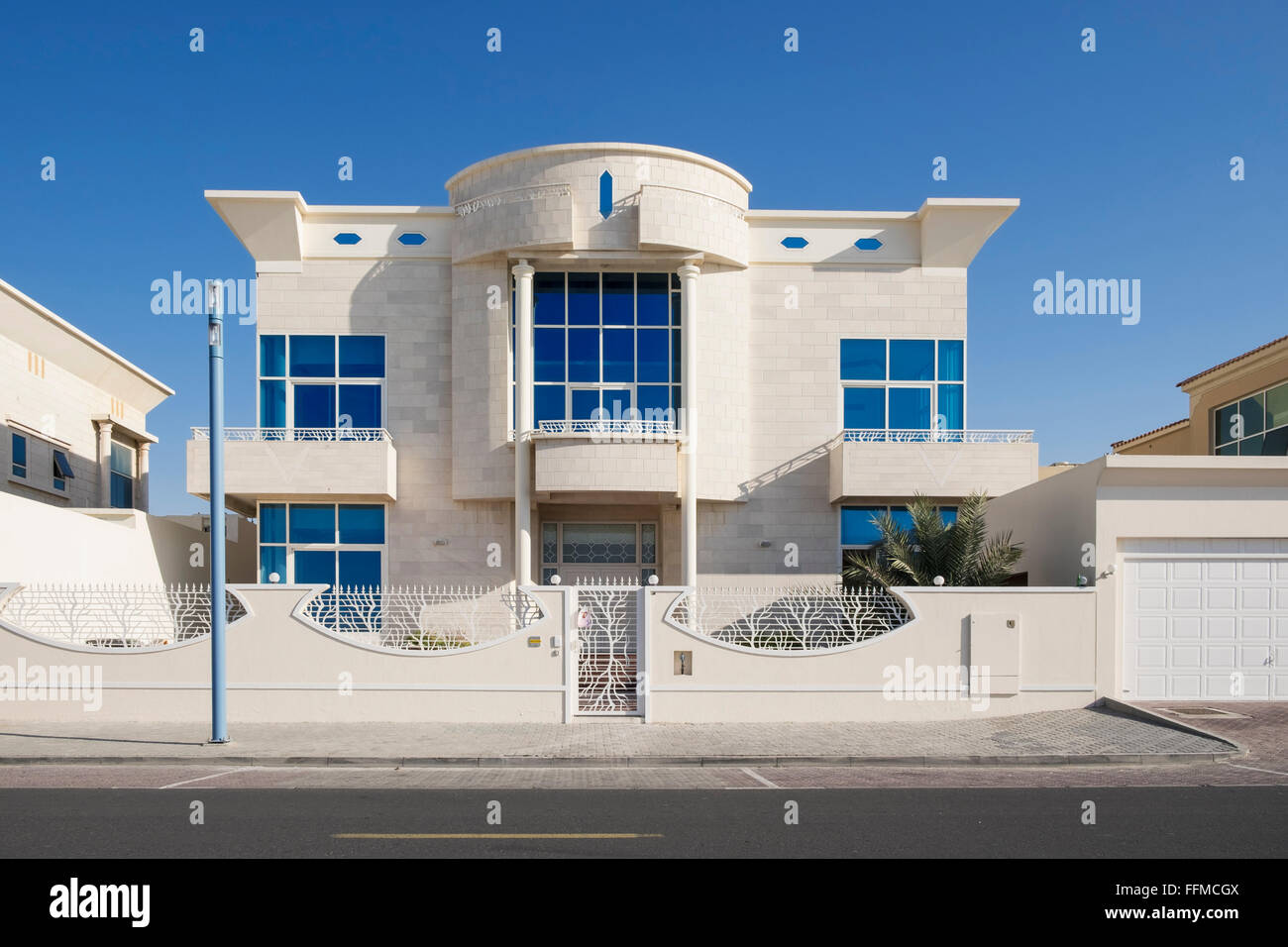 Villa de luxe donnant sur plage à Dubaï Émirats Arabes Unis Banque D'Images
