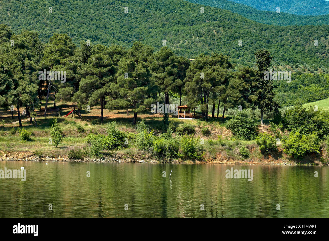 La montagne et le lac Kerkini ecoarea au nord de la Grèce Banque D'Images