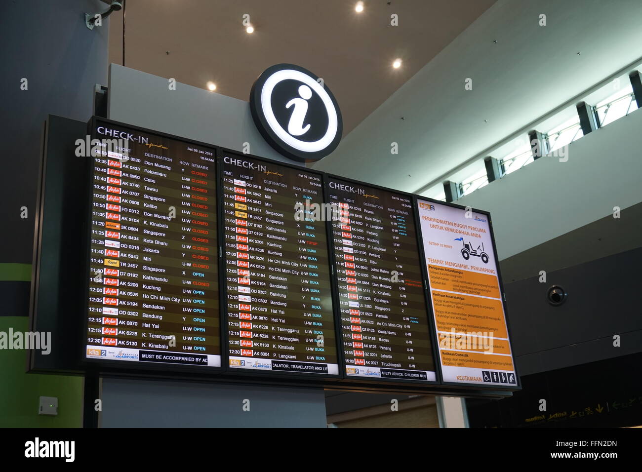 Enregistrement d'informations d'administration à l'Aéroport International KLIA2, Kuala Lumpur. Banque D'Images
