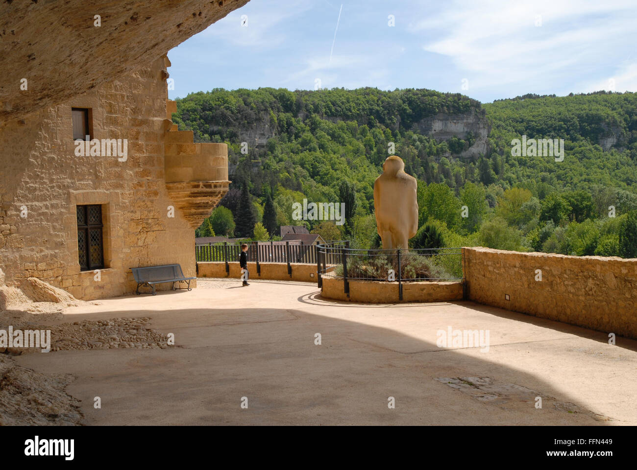 Musée national de préhistoire des Eyzies-de-Tayac, la vallée de la Vézère (Dordogne). 1930 statue d'un homme de Neandertal, Paul Darde. Banque D'Images