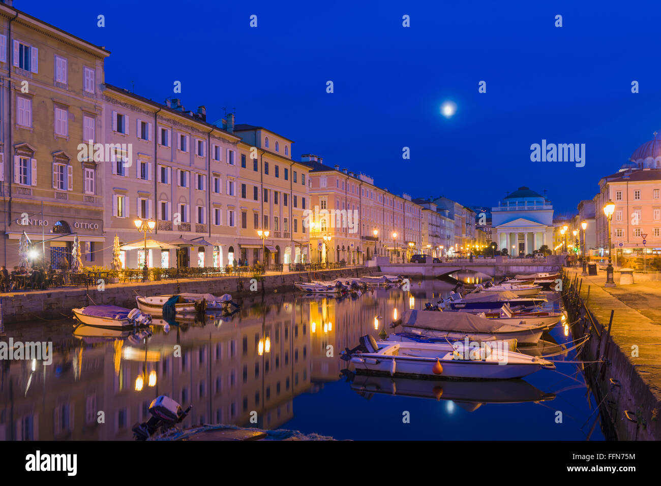 Le Grand Canal, Trieste, Italie, Europe la nuit Banque D'Images