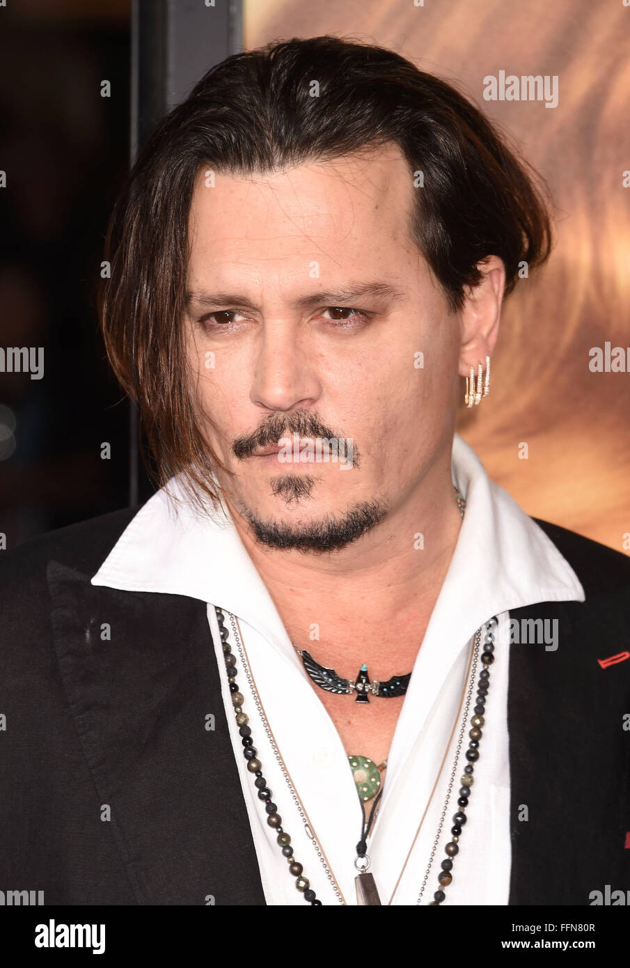 L'acteur Johnny Depp arrive à la première Édition De Focus Features « The Danish Girl » au Westwood Village Theatre le 21 novembre 2015 à Westwood, en Californie. Banque D'Images