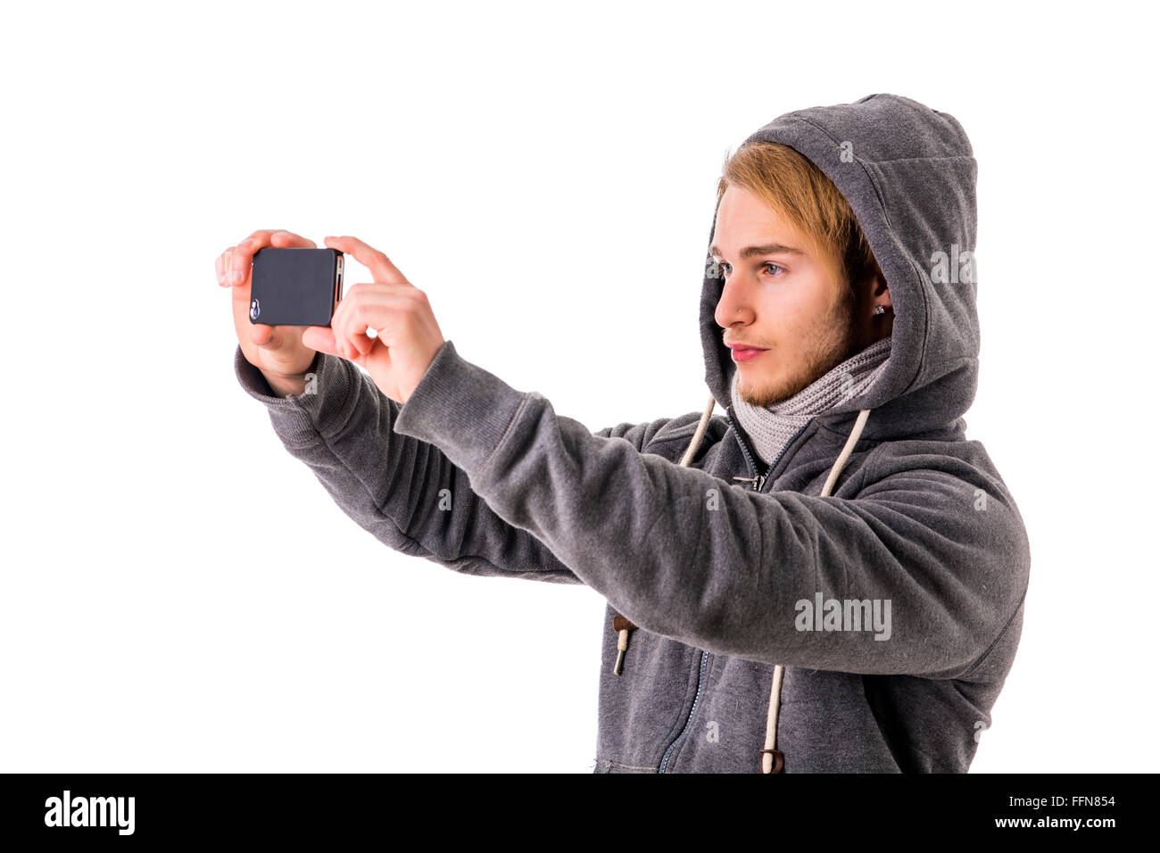 Jeune homme prenant. selfies Isolés, Studio shot Banque D'Images