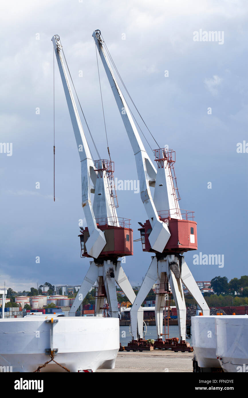 Commercial Dock avec une grue dans le premier avion Banque D'Images